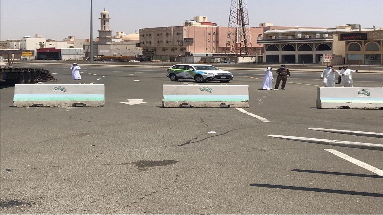 بلدية العمرة تُغلق محطة وقود لمخالفتها التعليمات