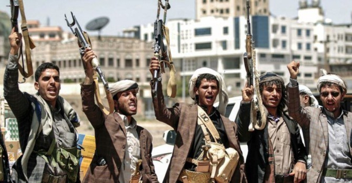 الحوثيين يُقصون مؤيدي المؤتمر الشعبي من مؤسسات الدولة