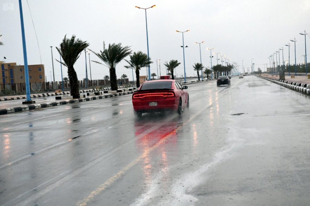 الحصيني يتوقع طقس المملكة والمناطق المتأثرة بالحر والأمطار الساعات المقبلة