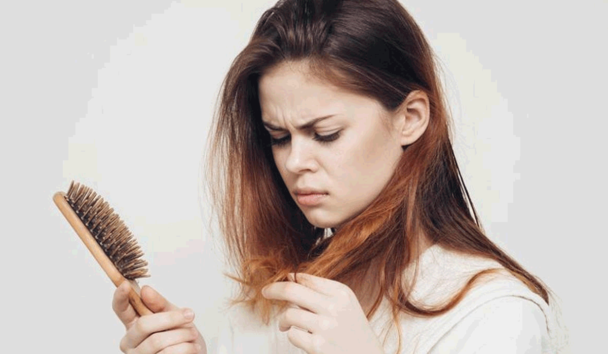 اسباب تساقط الشعر عند الرجال والنساء 
