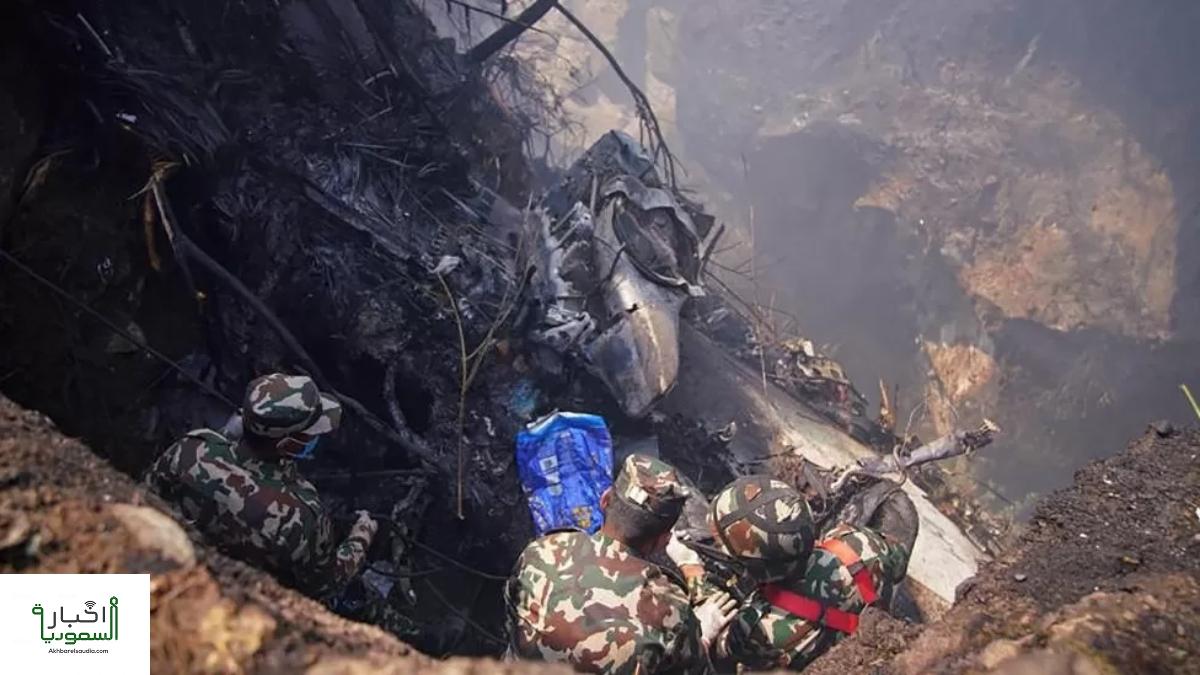 تحطم طائرة على متنها 72 شخصا بالقرب من مطار في وسط نيبال والعشرات يلقون مصرعهم