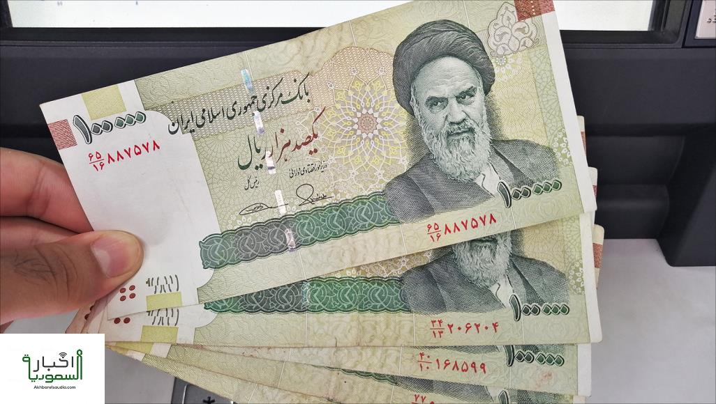 سعر الدولار الأمريكي يشهدي ارتفاعا قياسيا في السوق الإيرانية